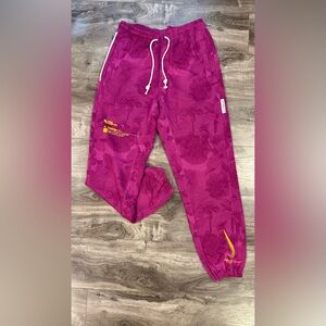 Nike Dri-FIT Standard Issue Men’s Basketball Pants Size Medium DV0016-564